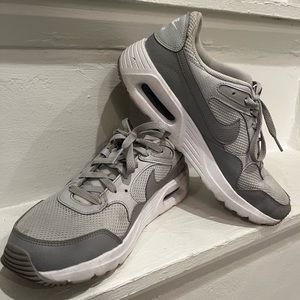 Good condition! USED Nike AirMax in white/grey.